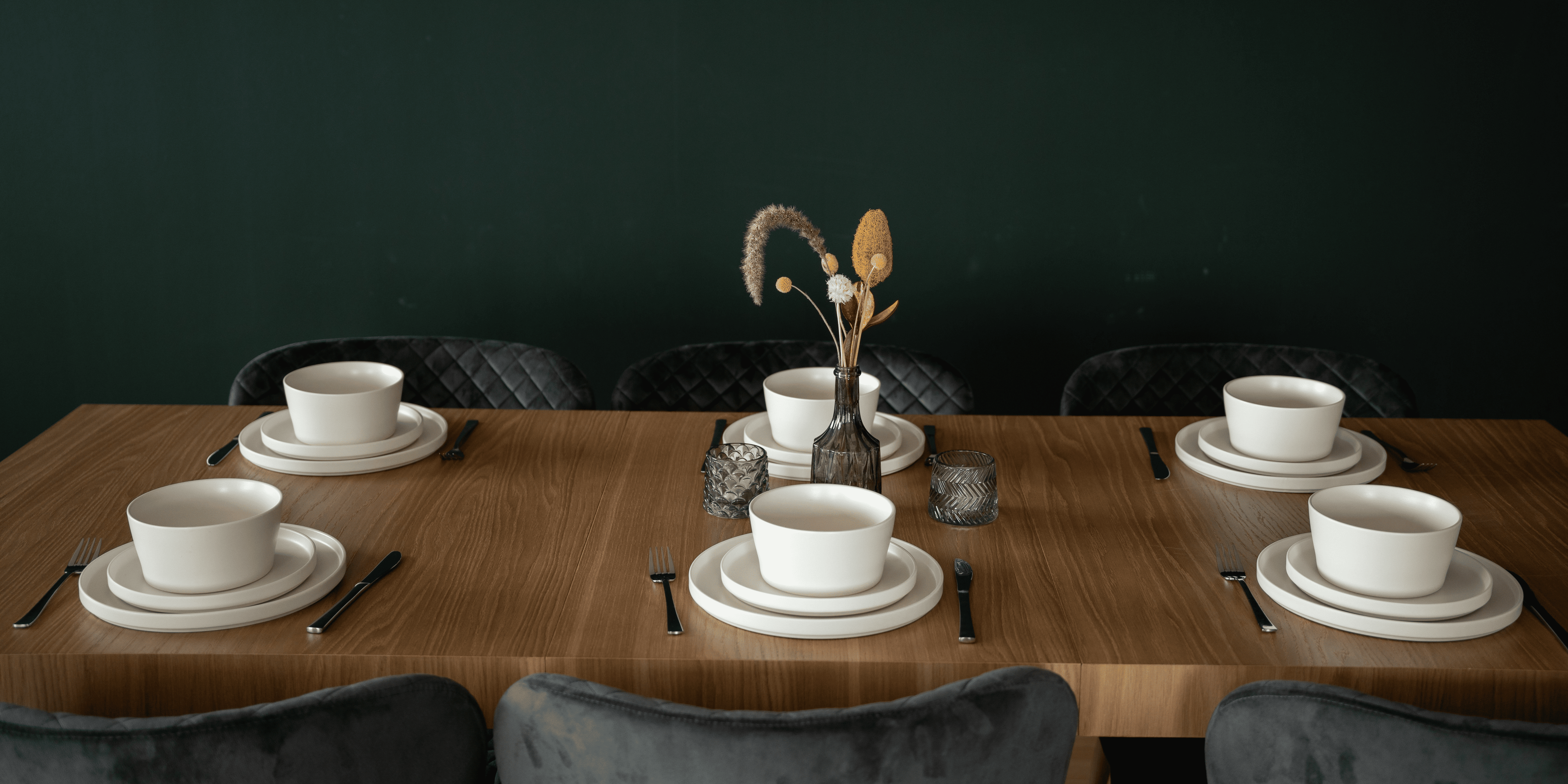 Minimalistisch Tisch decken: Weniger Aufwand, mehr Wirkung