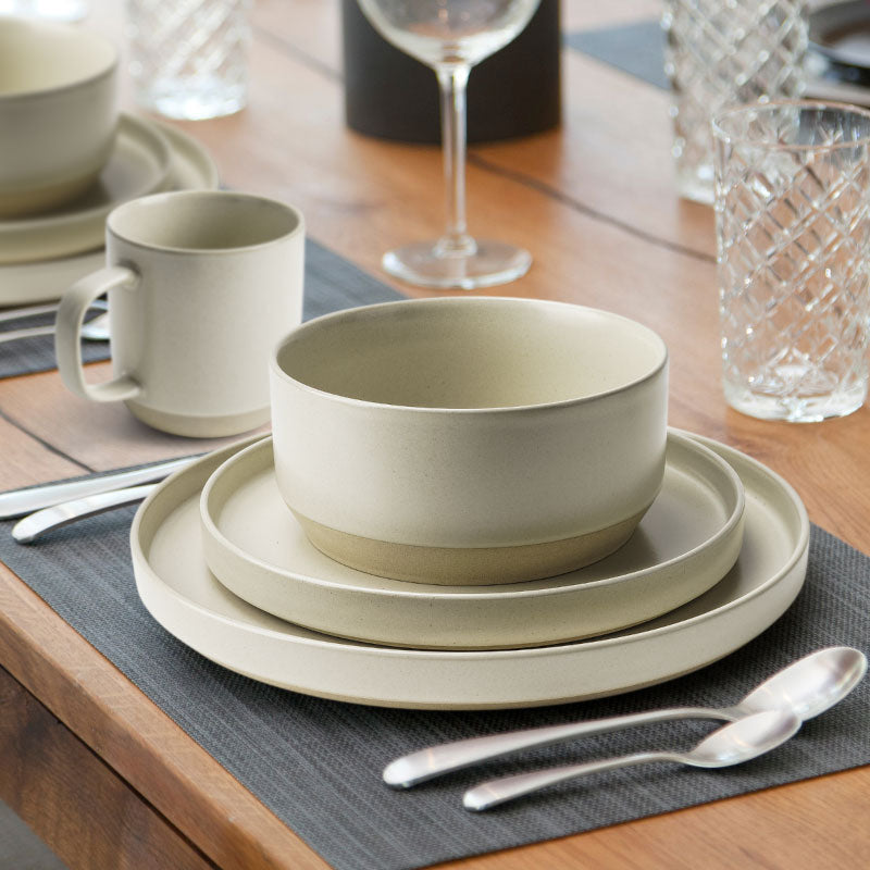 Geschirrset - Teller und tassen Sand