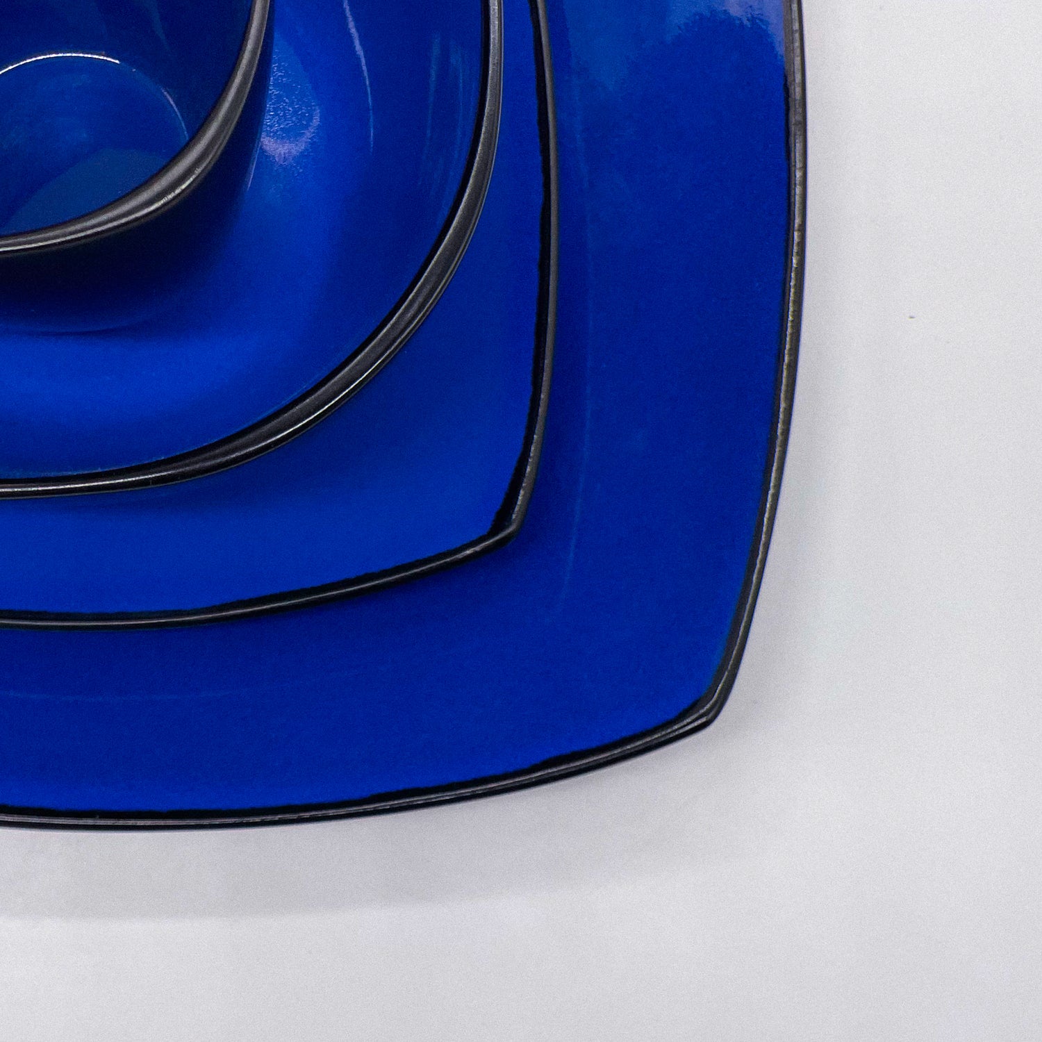Geschirrset mit großem und kleinen Teller, Schüssel und Tasse in Blau von MIAMIO Marsili Kollektion