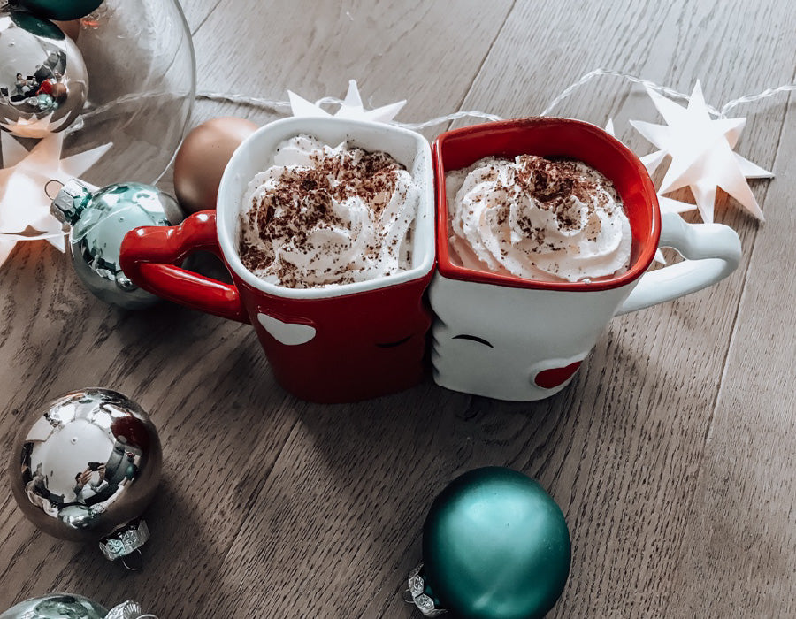 Teemoment zu Zweit mit Küsschen